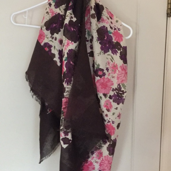 Scarf - Picture 1 of 5